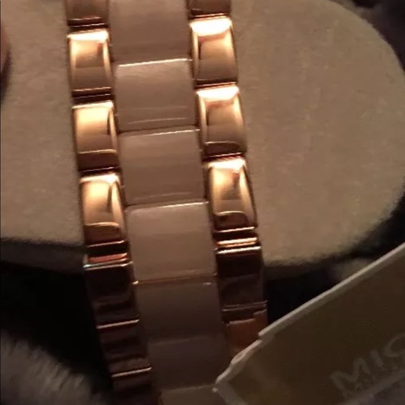 MICHAEL KORS MK6349 WOMEN'S Pink BLUSH WATCH New time piece statement - Picture 2 of 5